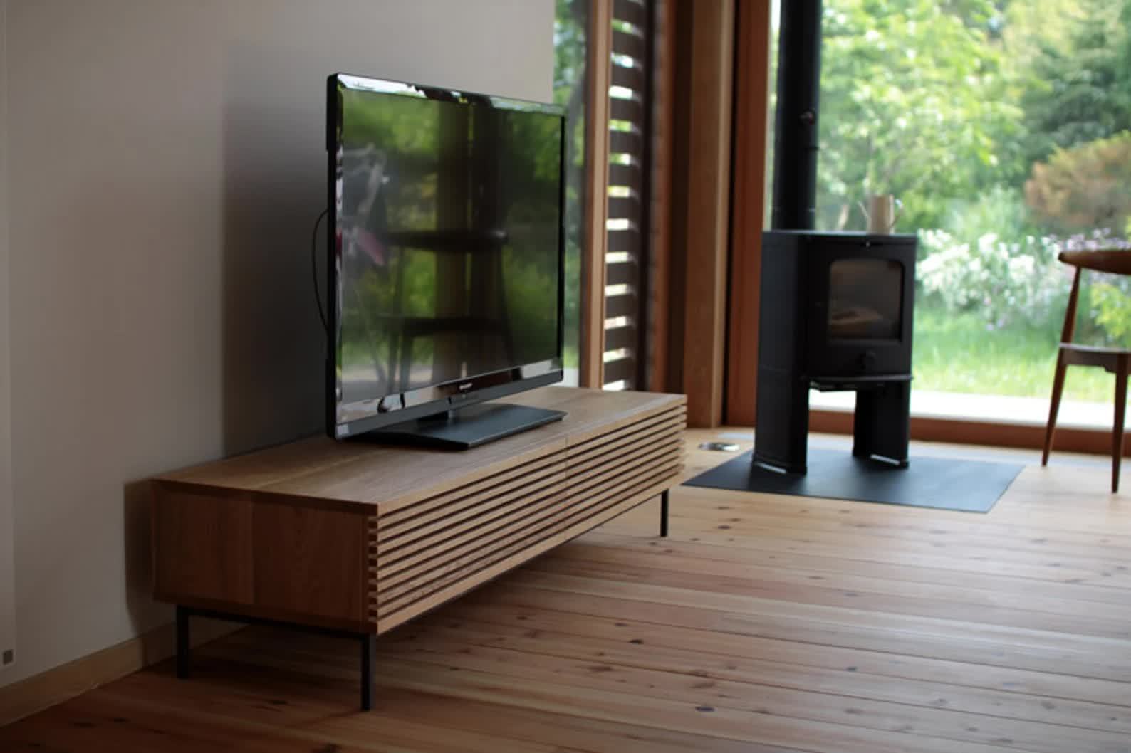 Metal Ayaklı Tv Ünitesi