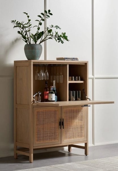 Rattan Detaylı Bar Dolabı